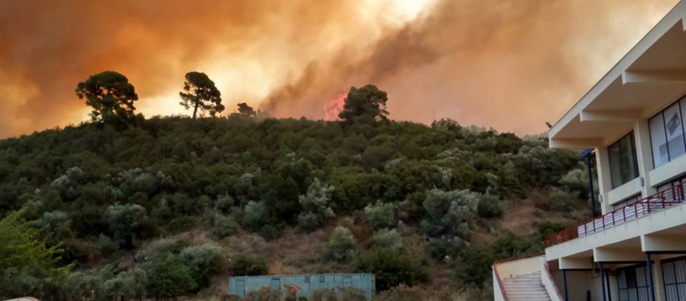 Νύχτα τρόμου στη Χαλκιδική: Φοβούνται νέο Μάτι οι κάτοικοι Απομακρύνθηκαν κάτοικοι δια θαλάσσης